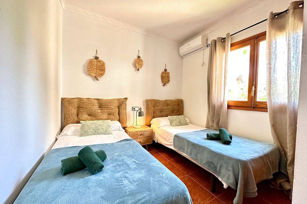 Villa 7 mins to Playa den Bossa and Ibiza town, pool, Bbq in Sant Jordi de ses Salines, Sant Josep de sa Talaia