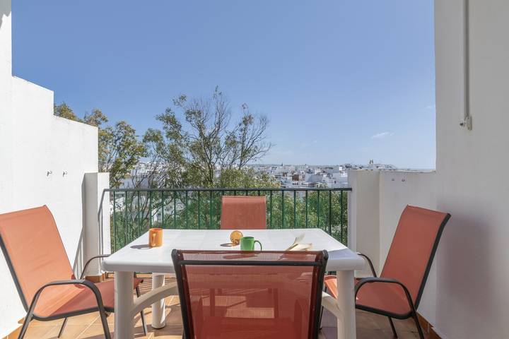 Ganze Wohnung, Ferienwohnung 'En Rotonda Atalaya' mit Meerblick, Gemeinschaftspool und WLAN in Playa de los Bateles (Conil de la Frontera), Conil de la Frontera