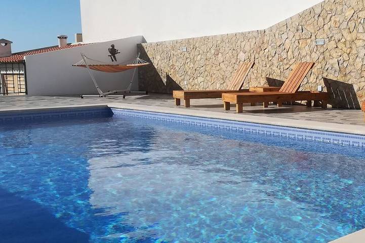 Casa de férias para 10 pessoas, com jardim, com animais de estimação em Lourinhã