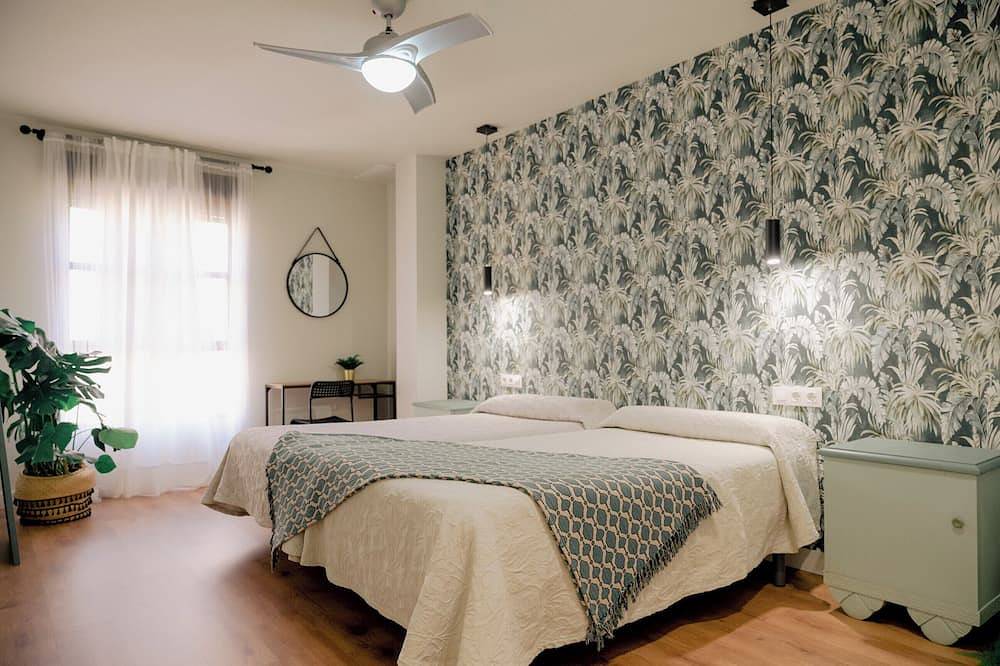 Entire apartment, Spacious 3-bedroom apartment in delightful Alcantarilla with own kitchen. in Murcia, Murcia Inland