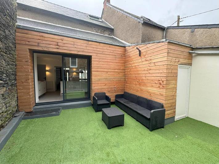 Location de vacances pour 6 personnes, avec terrasse dans Petit Auverne