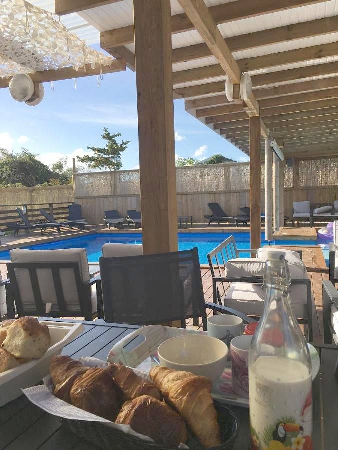 Location de vacances pour 10 personnes, avec jardin ainsi que bassin pour enfant et piscine à Saint-François - 2