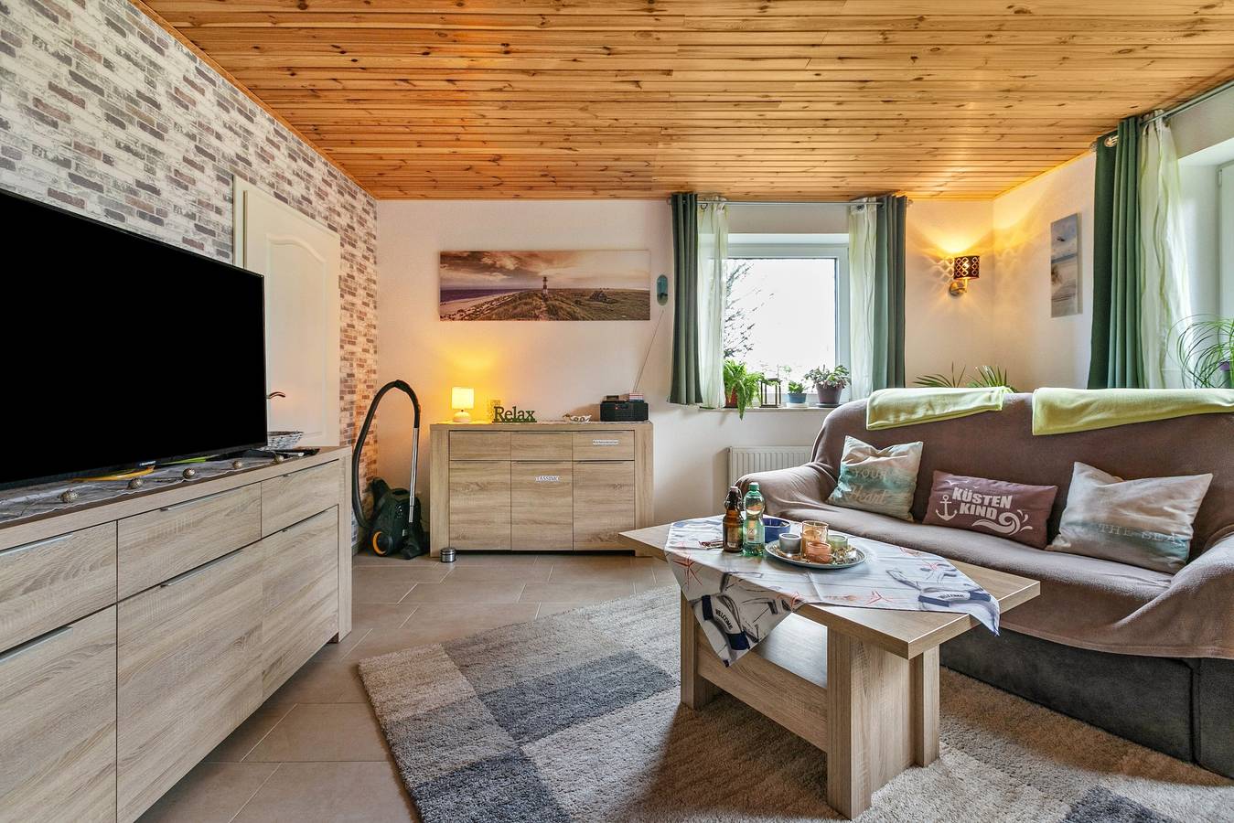 Ganze Wohnung, Ferienwohnung " Ostwind " im Reetdachhaus mit Garten und Wlan in Wesselburener Deichhausen, Nordseeküste