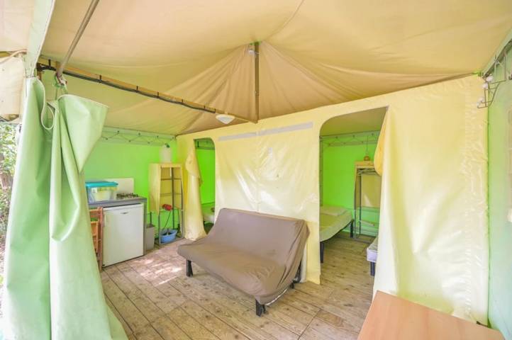 Tente pour 4 personnes, avec bassin pour enfant dans l' Hérault - 4