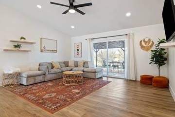 Vacation Rental for 8 Guests in San Bernardino County, Picture 4