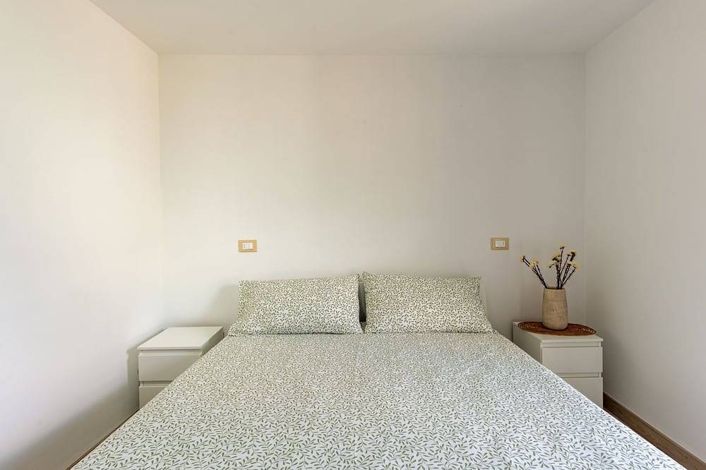 Miki Mhouse in Verceia, Comer See