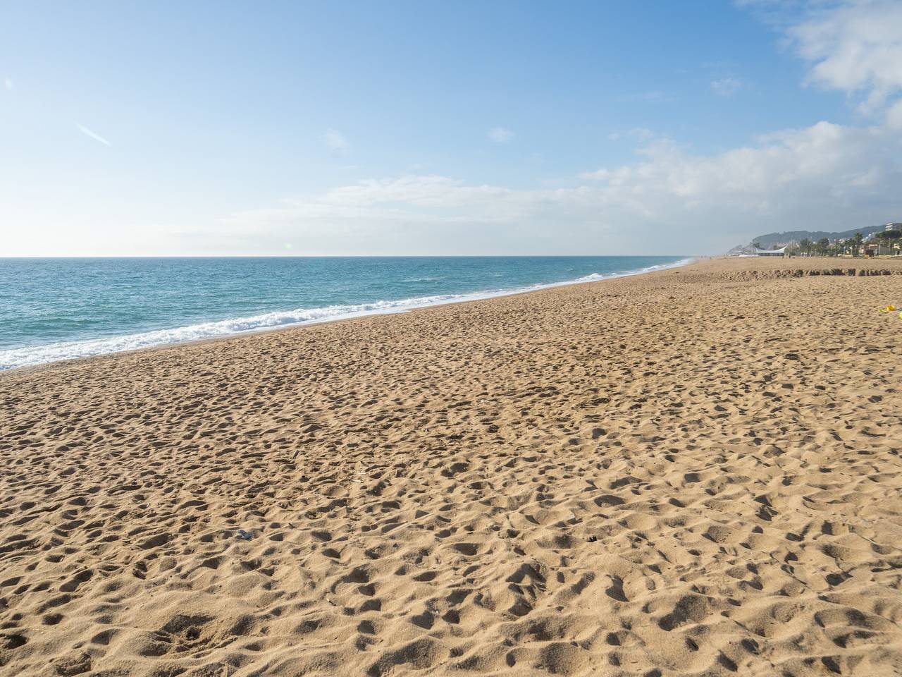 Entire apartment, Central Apartment in Pineda de Mar for 4 with Tv, Balcony, and Near Beach in Pineda de Mar, Costa del Maresme