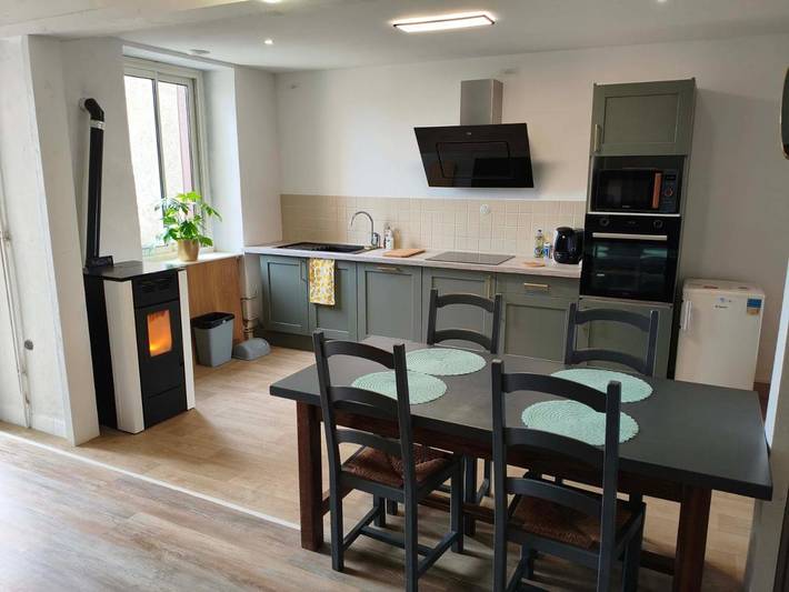 Location de vacances pour 4 personnes, avec terrasse et jardin dans Le Mayet-de-Montagne