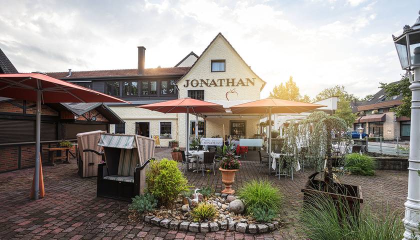 Hotel, mit Balkon/Terrasse und Terrasse sowie Garten in Lippstadt - 4