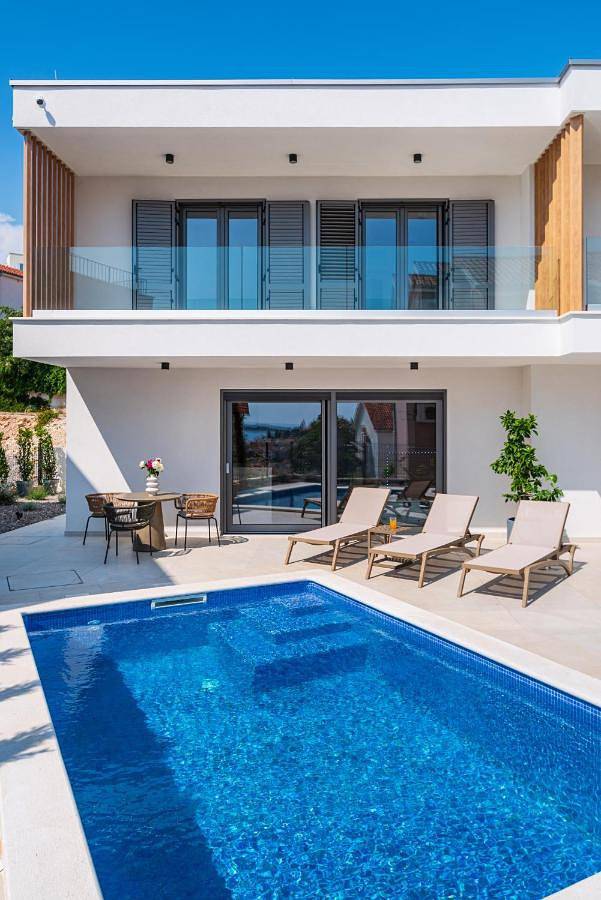 Villa für 6 Personen, mit Pool und Garten sowie Ausblick in Primosten
