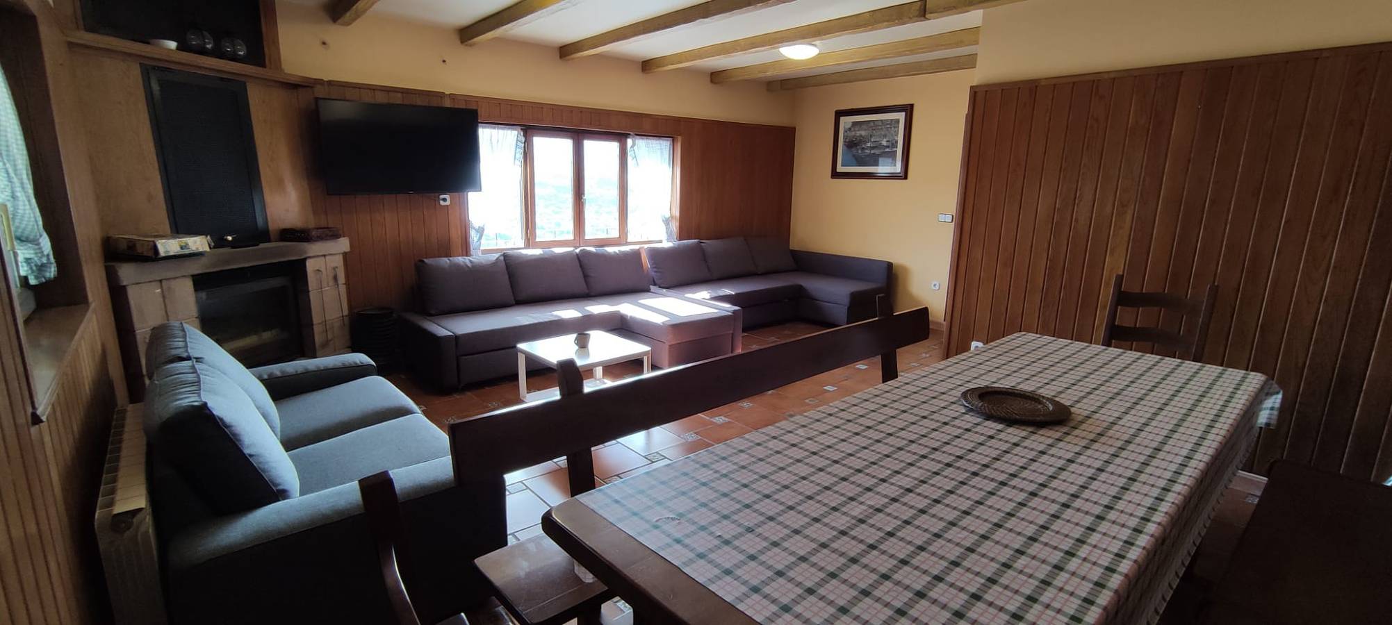 Casa rural 'Autxikoborda Bajo' con vistas a la montaña, jardín privado y Wi-Fi in Baztán, Pirineos