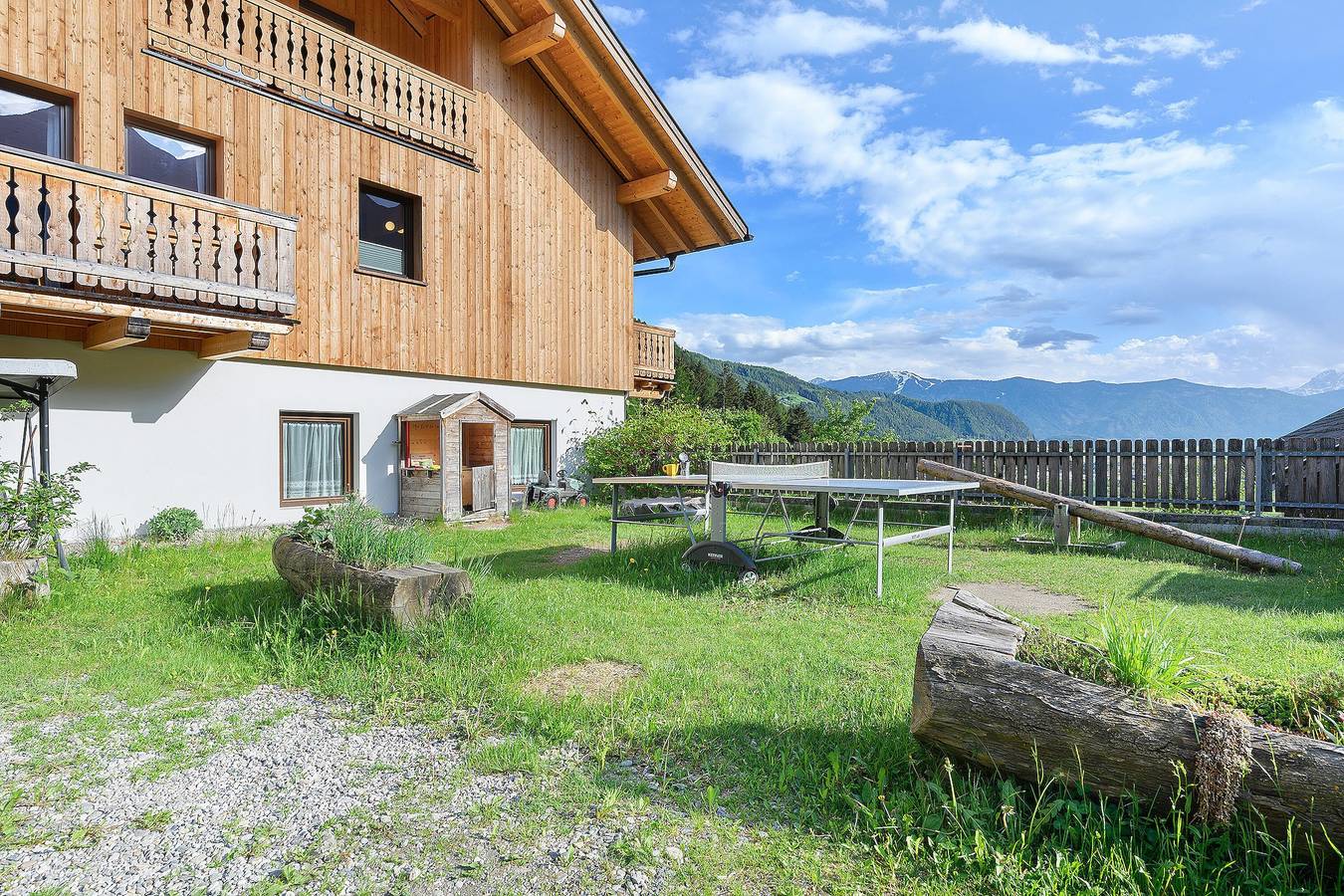 Ganze Wohnung, Ferienwohnung Felderhof Papaver mit Bergblick, Gemeinschaftsterrasse und Wlan in Uttenheim (Gais), Gais