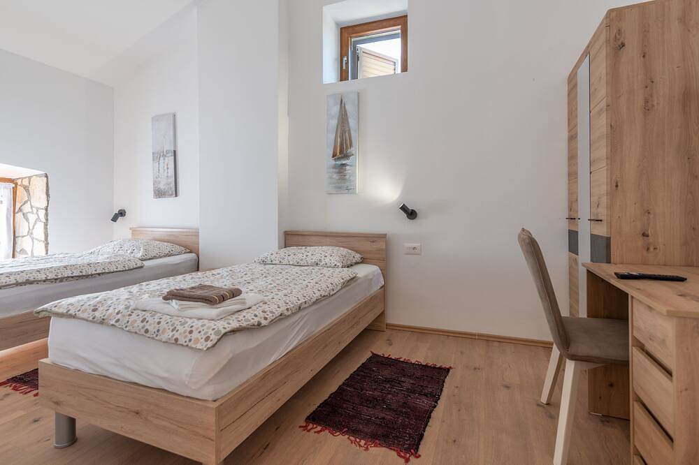 Rückzugsort am Meer mit Pool, nur Wenige Minuten vom Strand Entfernt in Raša, Côte Est de l'Istrie