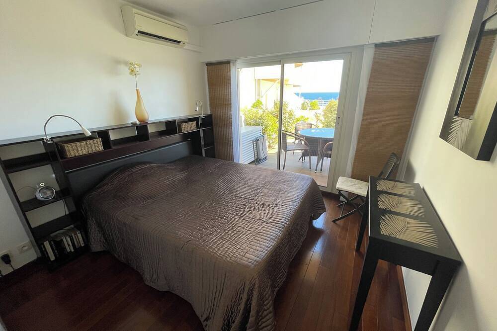 Appartement entier, Appartement 5 Personnes Pieds dans l'Eau! Vue Mer Panoramique et Jardin Privatif in Le Trayas, Saint-Raphaël