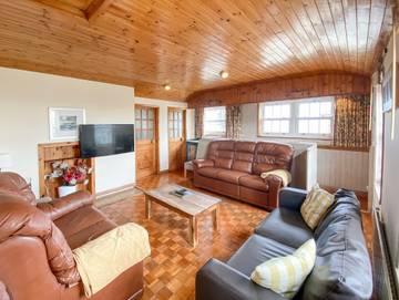 Holiday Rental for 7 People in Felixstowe, Suffolk, Photo 1