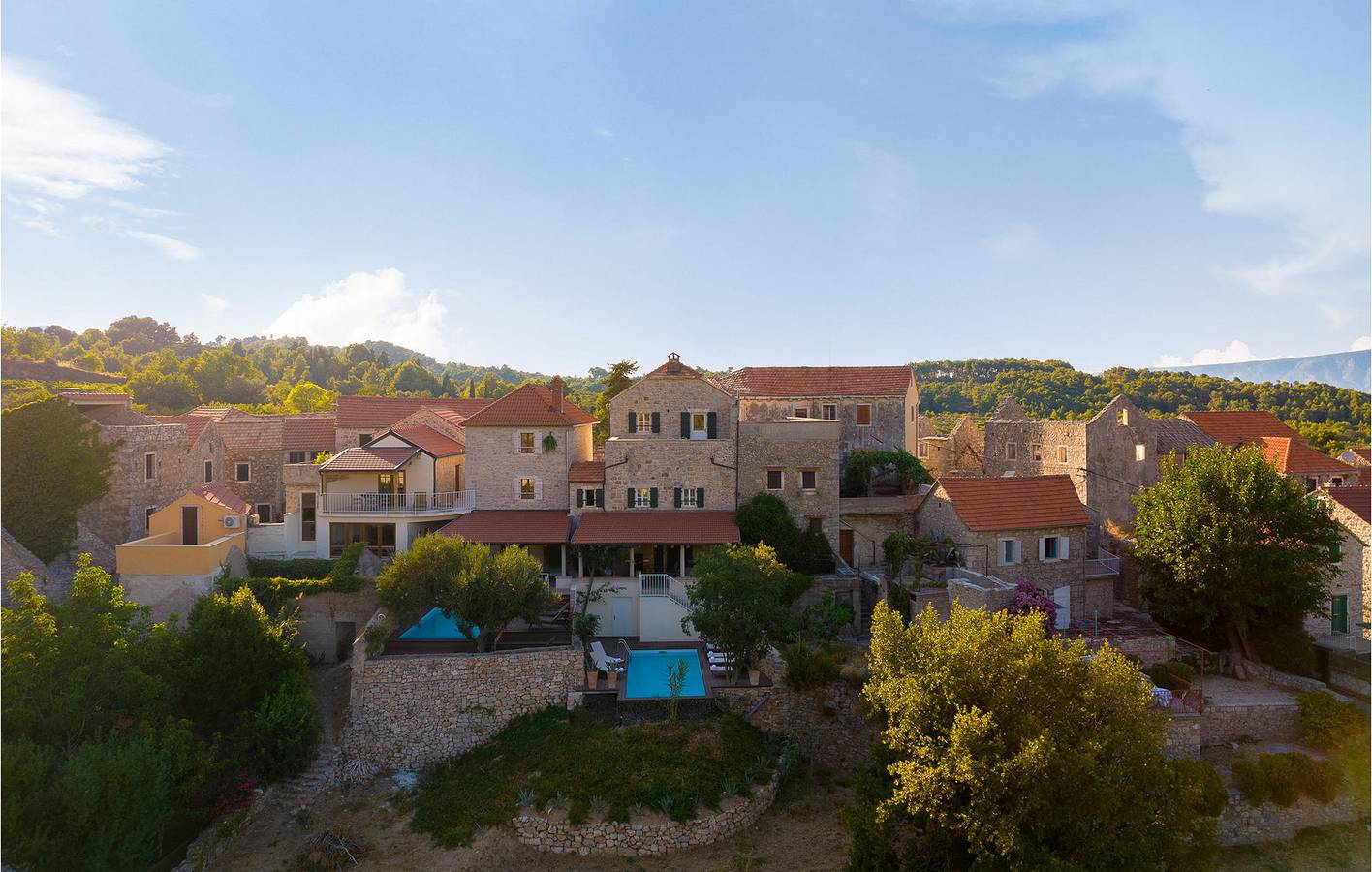 Apartment mit Meerblick, Pool, WLAN und Küche in der Nähe des Stadtzentrums von Pitve in Pitve, Hvar