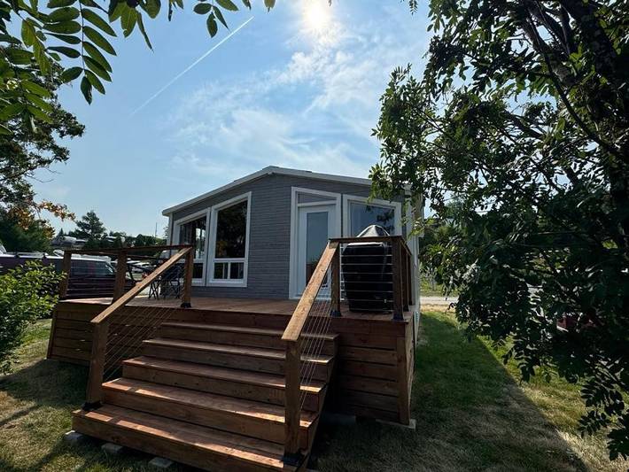 Camping voor 4 personen, with uitzicht op het meer and uitzicht as well as tuin in Canada