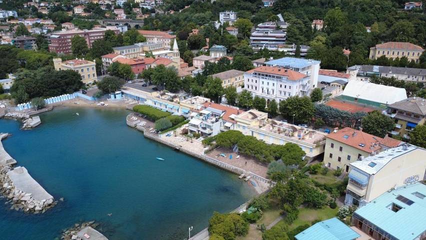 Hôtel pour 2 personnes, avec Balcon et Terrasse ainsi que Jardin et Piscine à Trieste