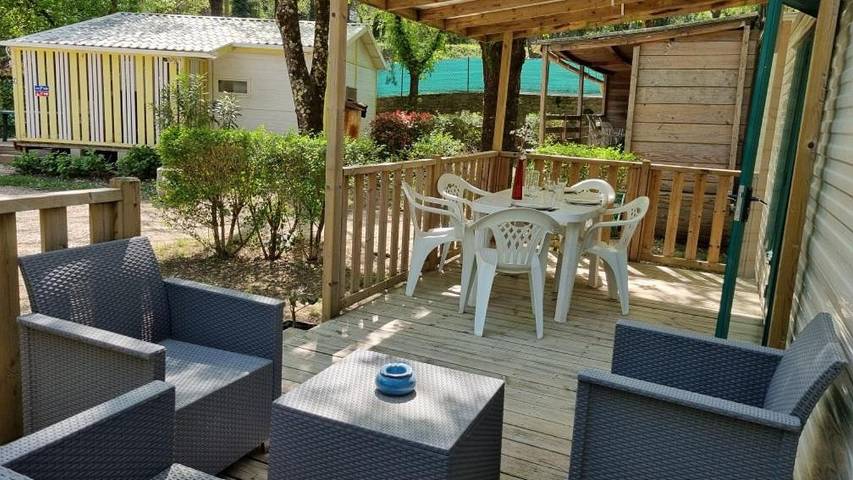 Location de vacances pour 4 personnes, avec Terrasse et Jardin ainsi que Piscine et Vue à Saint-Jean-de-Valériscle - 3