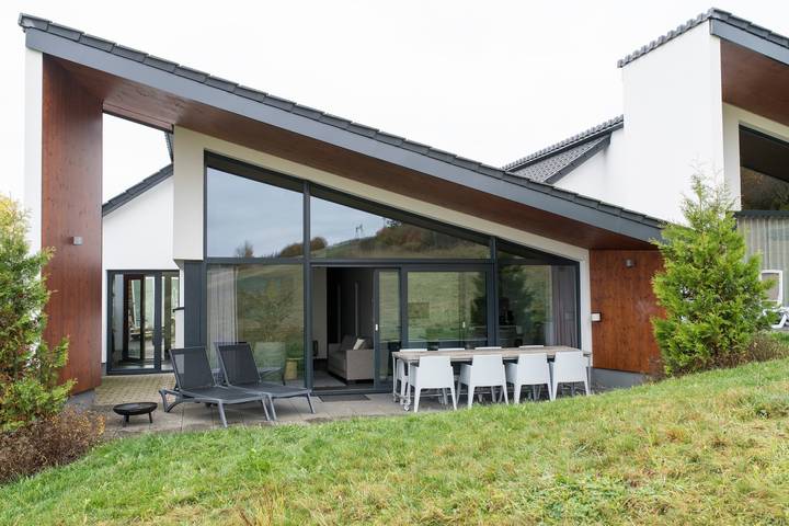 Villa für 8 Personen, mit Whirlpool und Garten sowie Sauna im Sauerland