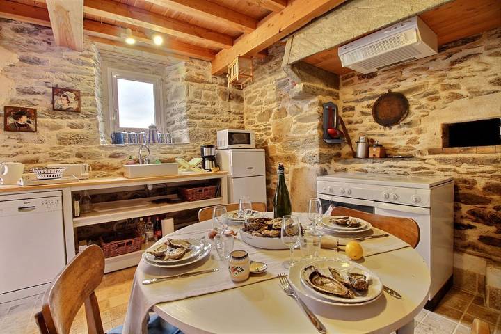 Gîte pour 4 personnes, avec terrasse et sauna ainsi que jacuzzi et jardin à Plestin-les-Grèves - 4
