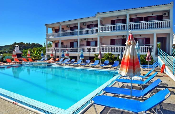 Appart’hôtel pour 2 personnes, avec piscine ainsi que jardin et balcon