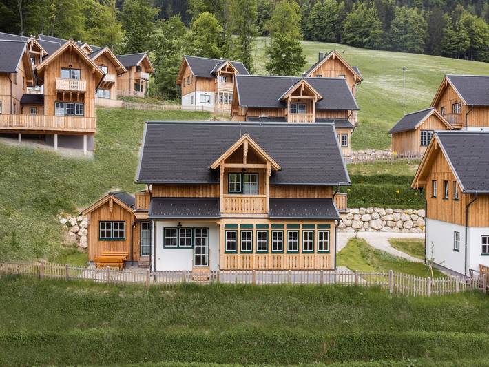 Chalet für 8 Personen, mit Balkon/Terrasse und Balkon sowie Terrasse und Garten in Grundlsee