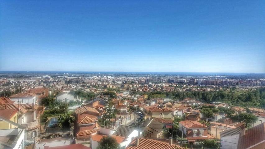 Apartamento para 6 personas, con Terraza además de Jardín y Vistas en Viladecans