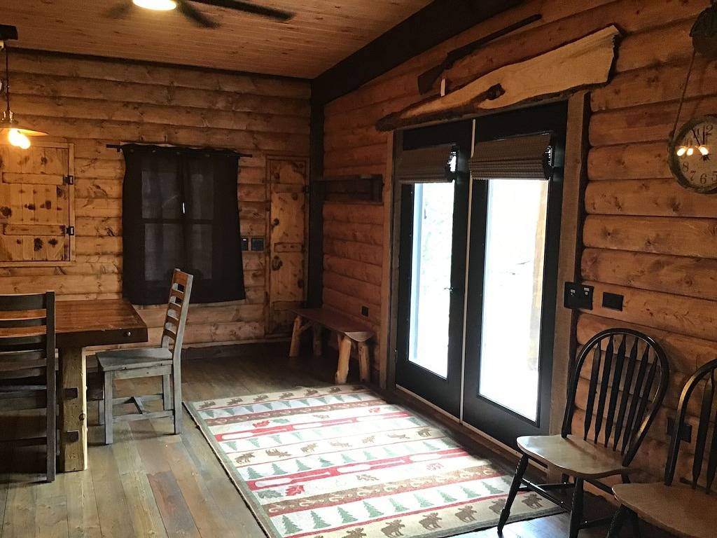 Geräumige Hütte nur wenige Meter vom Highway 85 entfernt und doch abgeschieden mit schöner Aussicht in Black Hills