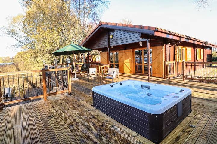 Cottage for 8 people, with hot tub and garden in East Midlands