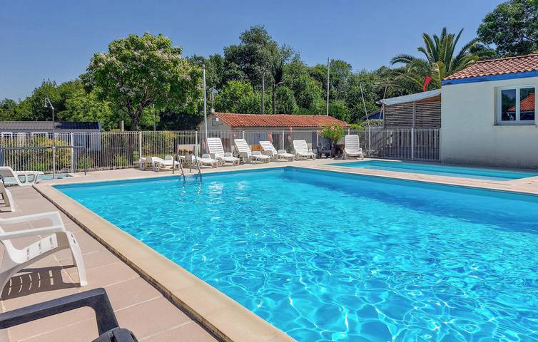 Mobile Home en bord de mer avec piscine, terrasse et jardin in Saint-Georges-de-Didonne, Côte de Beauté