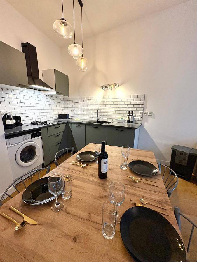 Appartement entier, Two-Bedroom Apartment in Bourgoin-Jallieu, Région de La Tour-du-Pin