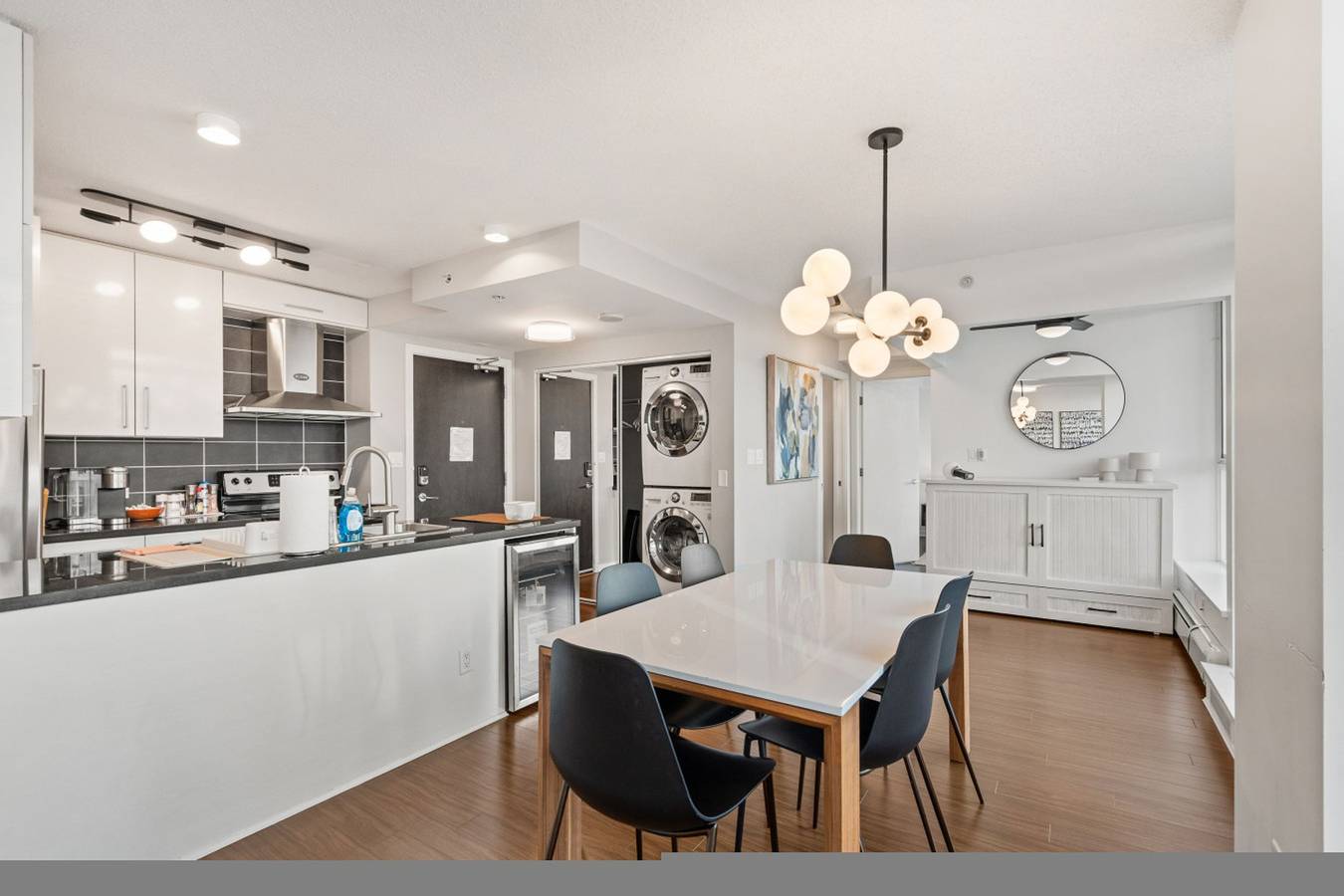 Appartamento intero, Modern Downtown Van 2Br Condo | Walk to Bc Place in Vancouver, Columbia Britannica