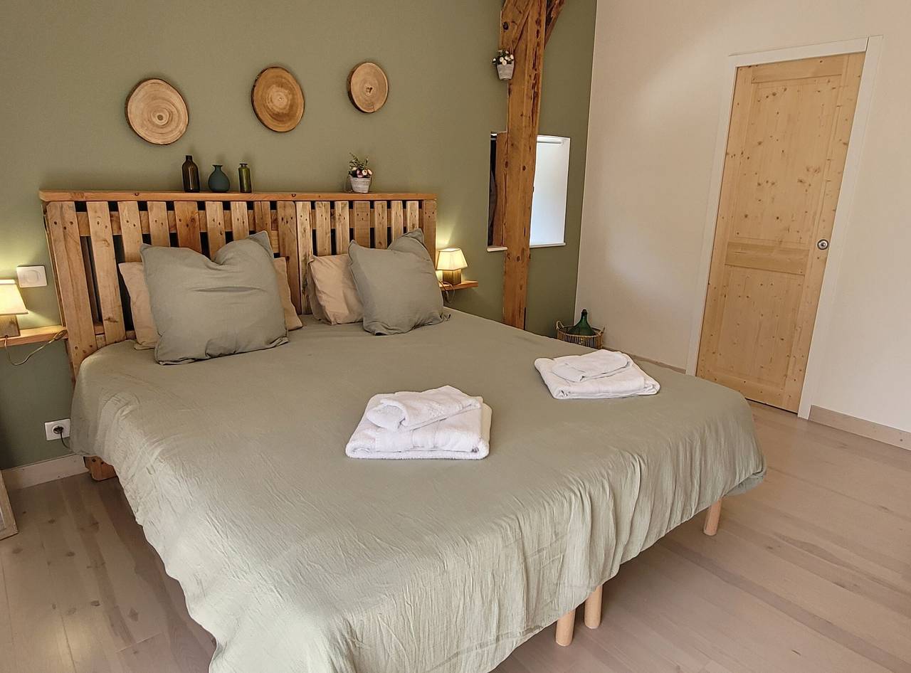 Chambre d’hôtes « Chambre Planeze » avec terrasse privée,  in Soulages, Région de Saint-Flour