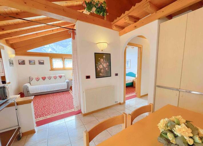 Baita per 2 persone, con giardino e sauna nonché piscina a Molveno