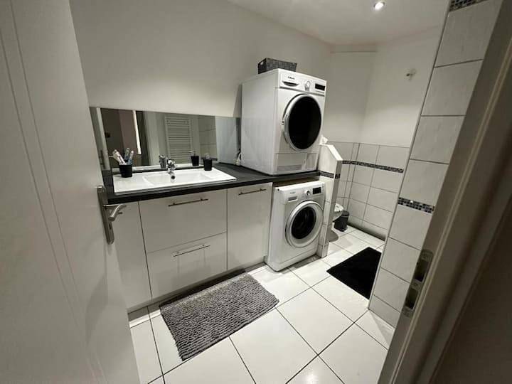 Appartement entier, Two-Bedroom Apartment in Chalon-sur-Saône, Région de Chalon-sur-Saône