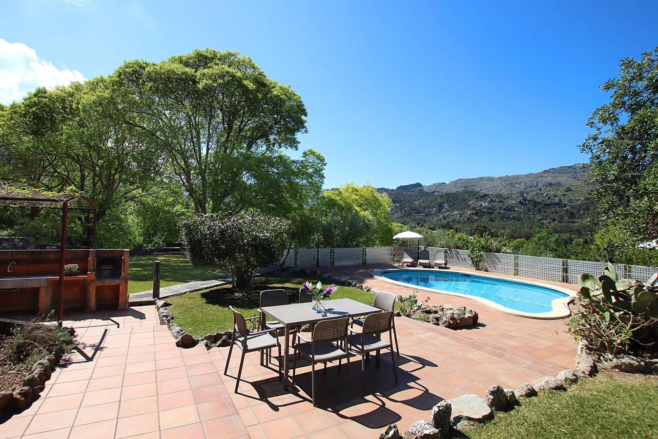 Country Home Casa Porqueres with Mountain View, Pool & Wi-Fi in Torrent de la Vall d'en Marc, Pollença