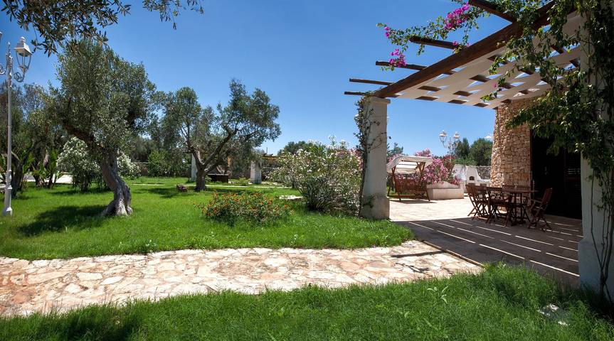 Room 'Villa Sterlizia - Lantana' with Shared Pool, Wi-Fi and Air Conditioning in Alliste, Tarantobukten