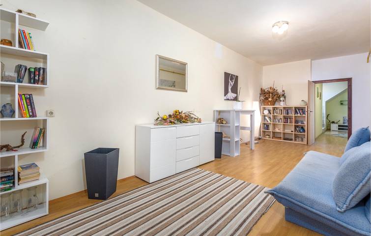 Appartement de vacances entier, Appartement confortable avec terrasse, Wi-Fi et parking, à 700 m de la plage in Punat, Krk