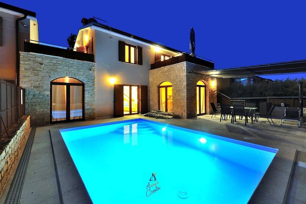 Charmante villa met 3 slaapkamers en privézwembad dichtbij de stranden in Novigrad, Mareda