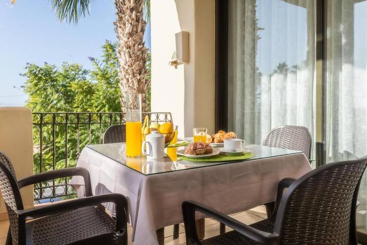 Apartamento para 4 personas, con vistas además de jardín y piscina, Se admiten mascotas en Roda Golf