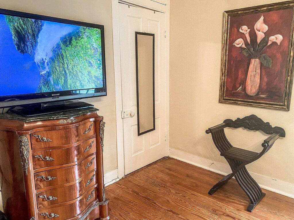 Historic Vaiden House, c.1781, on 8 acres: Modern Amenities with Old World Charm in New Kent County