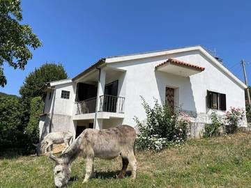 Gîte pour 6 personnes, avec balcon ainsi que jardin et vue dans Vinhais