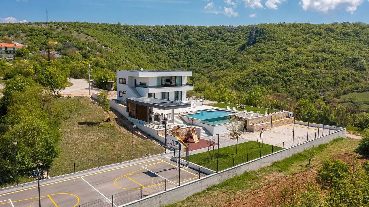 Villa für 12 Personen (480 m²) in Bajagic in Bajagić, Dalmatinisches Zagora