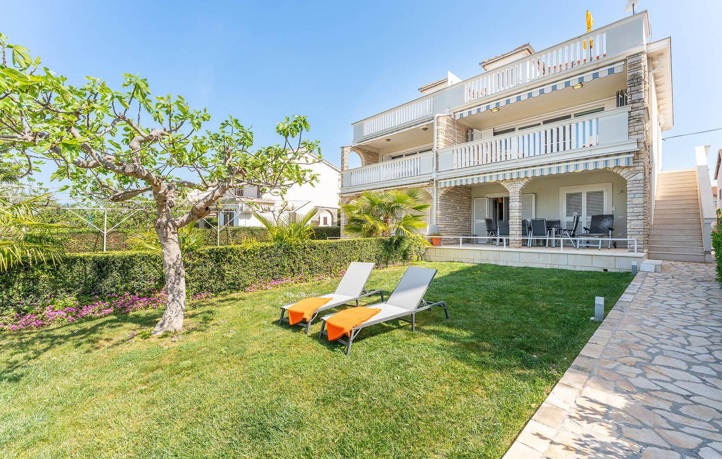 Appartement de vacances entier, Appartement confortable de 2 chambres avec terrasse, Wi-Fi, à 1,5 km de la plage in Biograd na Moru, Région de Zadar