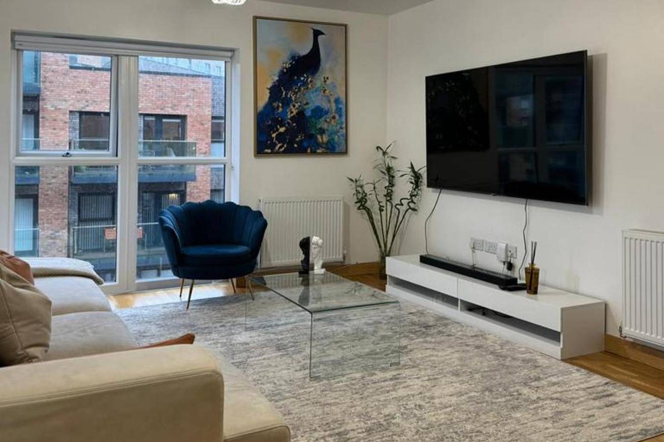 Ganze Ferienwohnung, 2-bed - 2-Bath - Sleeps 4 - Free Parking in Dartford, Kent