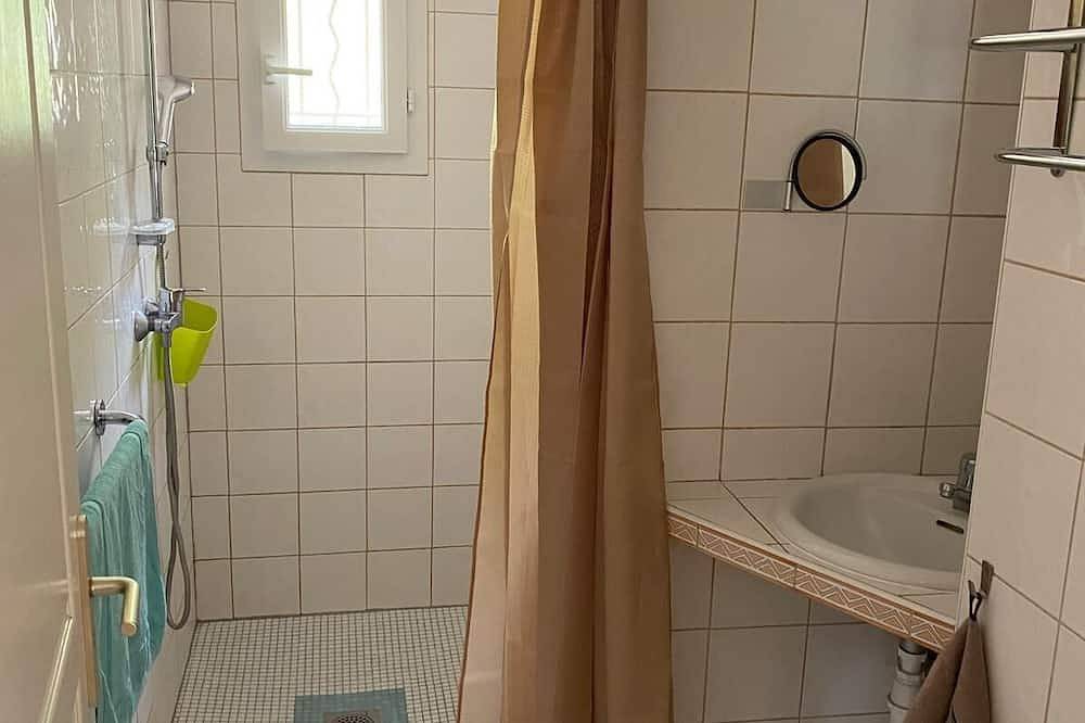 House T3 with beautiful lake view. in Esparron-de-Verdon, Regionaler Naturpark Verdon