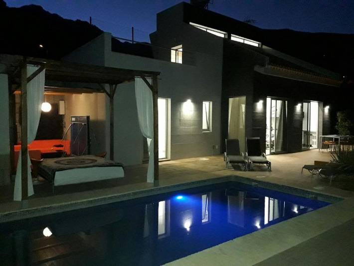 Casa rural para 8 personas, con jardín además de piscina y jacuzzi, Familias con niños en Candelaria