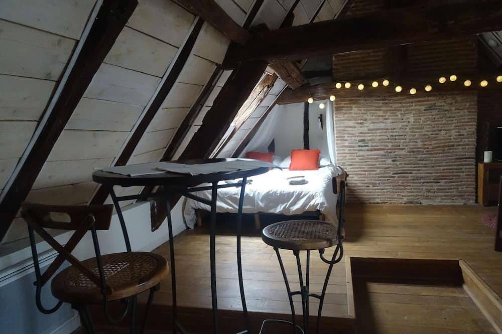 Entire apartment, Charming studio \"Le Colombier\" - Habitation Saint-Clar Historic Center - Wifi / Netflix in Bergerac, Périgord Pourpre