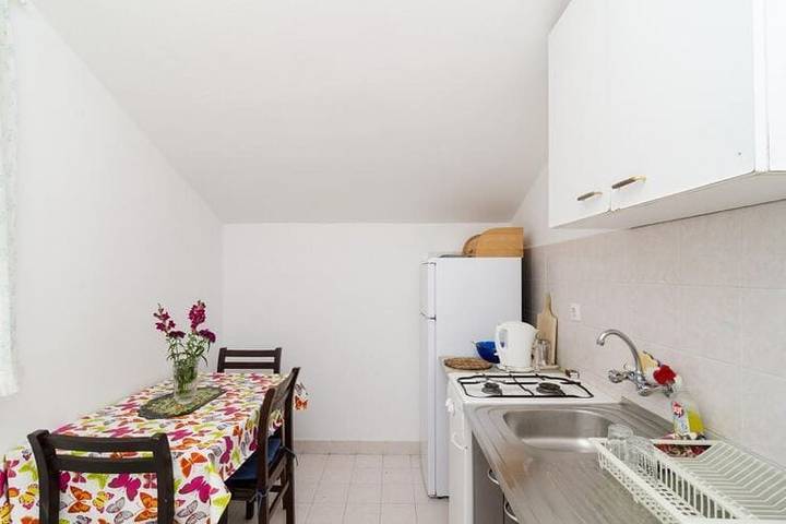 Gîte pour 3 personnes, avec terrasse, adapté aux familles à Drače - 3